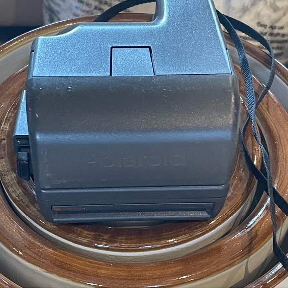 Vintage Polaroid 600 One Step Instant Camera with Electronic flash auto focus - Picture 5 of 8